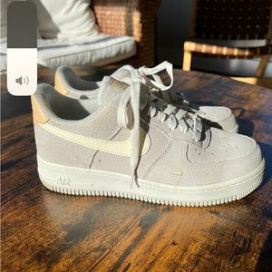 Women’s Nike Air Force 1 Low SE Suede Casual Shoes Size 7.5